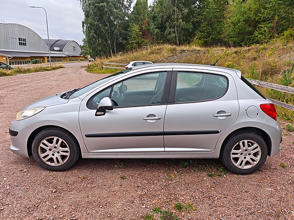 Peugeot 207 2 of 13