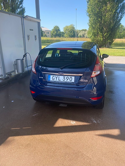 Ford Fiesta 3 of 5