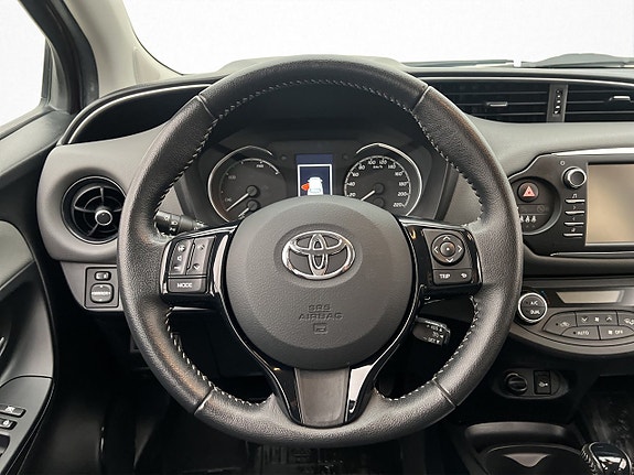 Toyota Yaris 11 of 29
