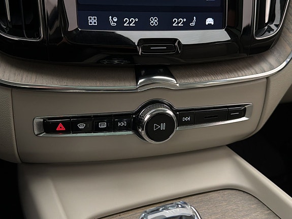 Volvo XC60 27 of 30