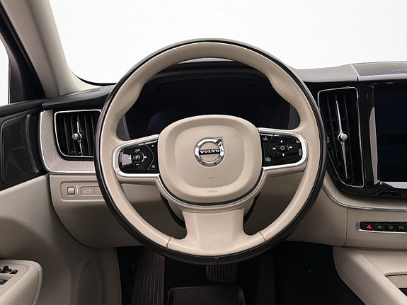 Volvo XC60 14 of 30