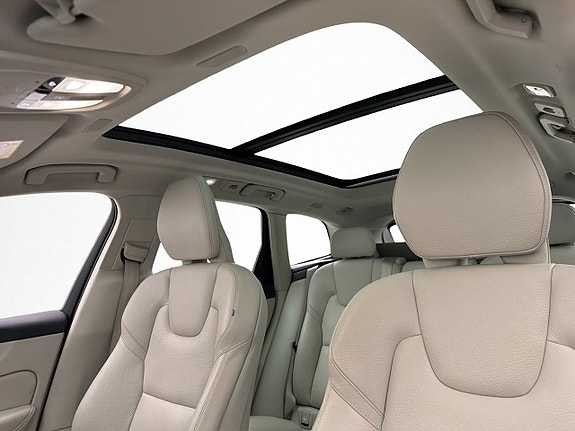 Volvo XC60 12 of 30
