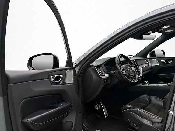 Volvo XC60 11 of 30