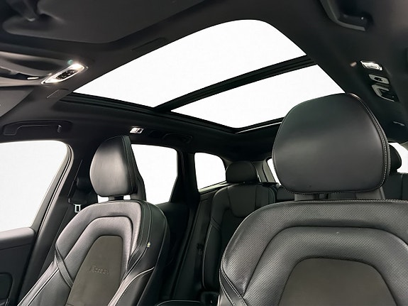 Volvo XC60 13 of 30