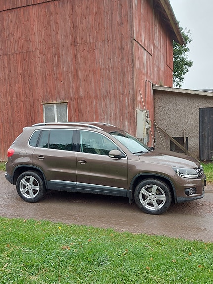 Volkswagen Tiguan 2 of 3