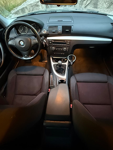 BMW 118d 4 of 5