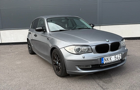 BMW 118d 2 of 5