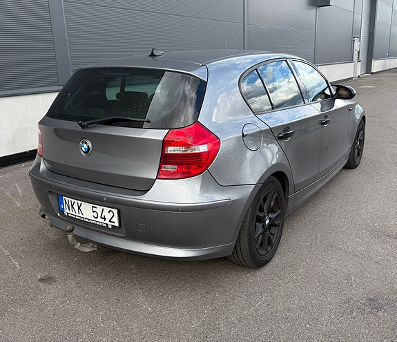 BMW 118d 3 of 5