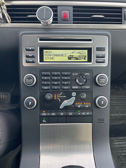 Volvo V70 3 of 10
