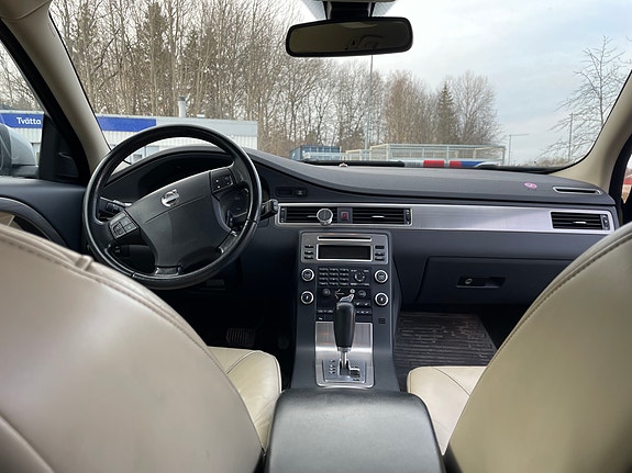 Volvo V70 5 of 10