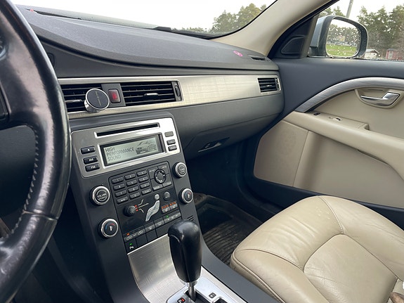 Volvo V70 4 of 10