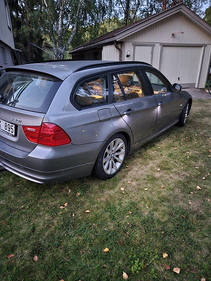 BMW 320i 5 of 7
