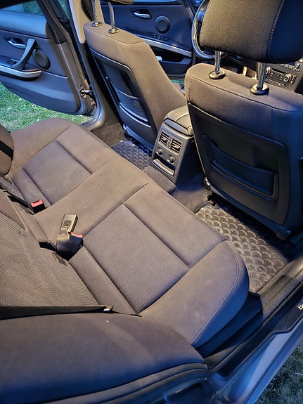 BMW 320i 3 of 7