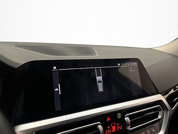 BMW 330e 19 of 30
