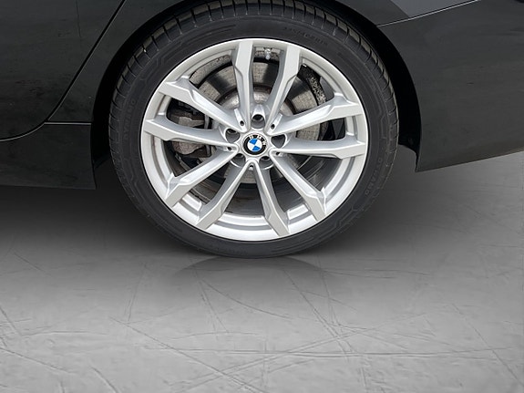 BMW 330e 30 of 30