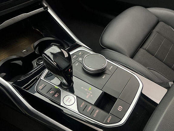BMW 330e 25 of 30
