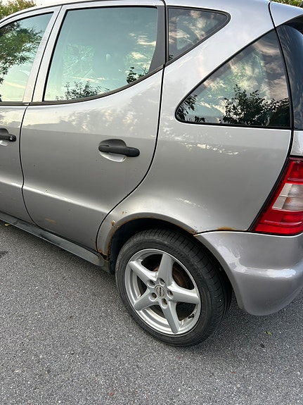 Mercedes-Benz A140 3 of 4