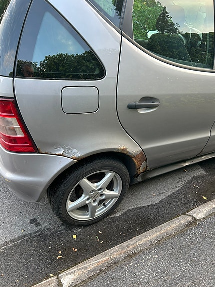 Mercedes-Benz A140 2 of 4