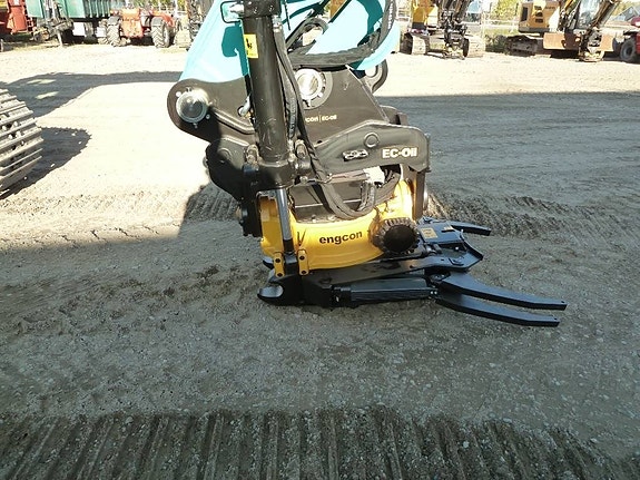 Kobelco SK270SRLC-7 5 of 11
