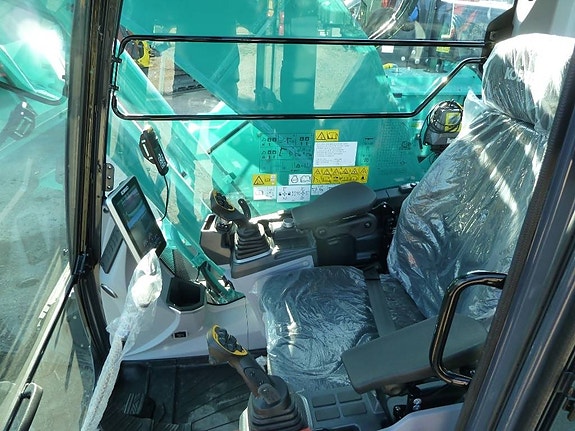 Kobelco SK270SRLC-7 6 of 11