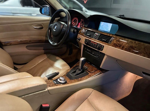 BMW 330d 4 of 9