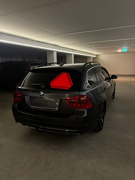 BMW 330d 2 of 9