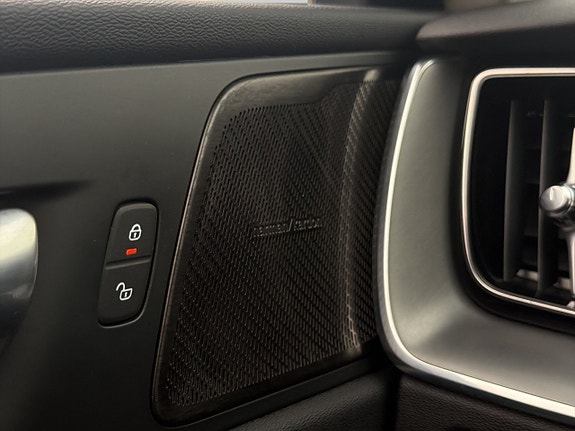 Volvo XC60 23 of 30