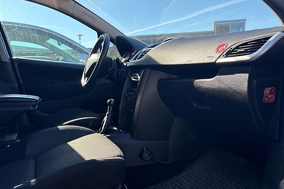 Peugeot 207 11 of 15