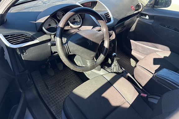Peugeot 207 7 of 15