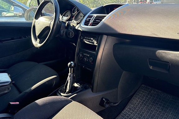 Peugeot 207 13 of 15