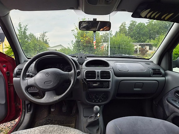 Renault Clio 6 of 9