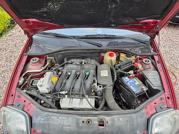 Renault Clio 7 of 9