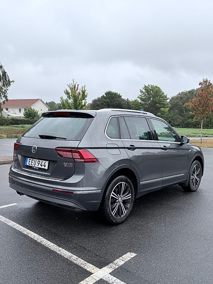 Volkswagen Tiguan 3 of 12