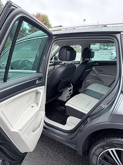 Volkswagen Tiguan 6 of 12