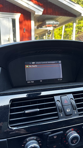 BMW 525d 15 of 18