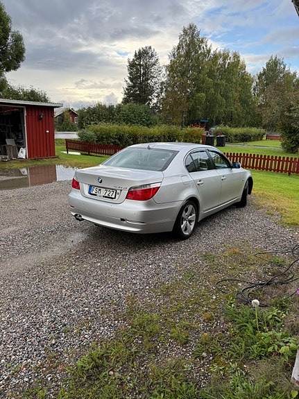 BMW 530Xi 4 of 5