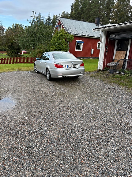 BMW 530Xi 3 of 5