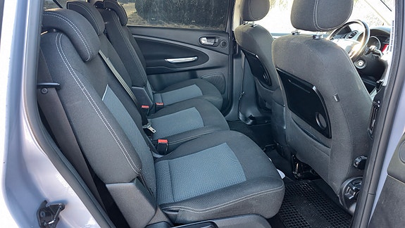Ford Galaxy 4 of 6