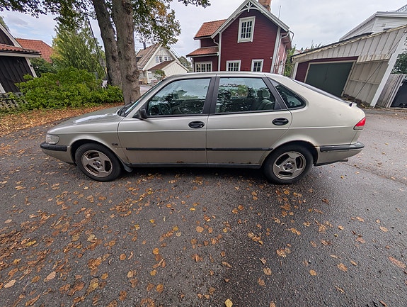 Saab 900 2 of 8