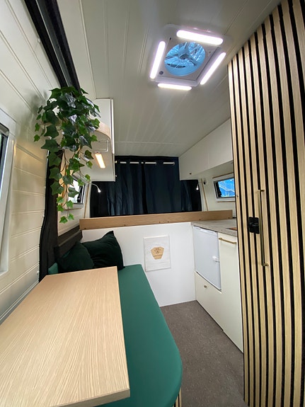Nissan NV400 4 of 18