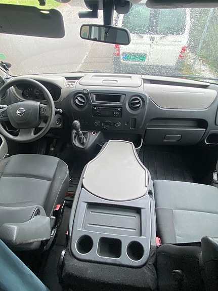 Nissan NV400 2 of 18