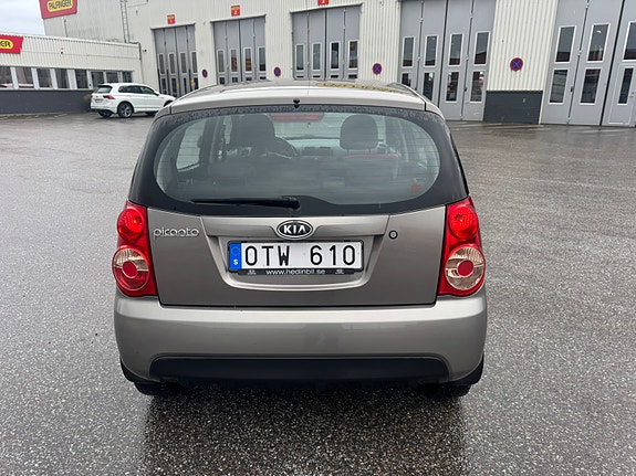 Kia Picanto 4 of 8
