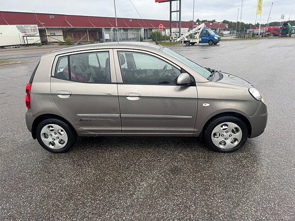 Kia Picanto 3 of 8