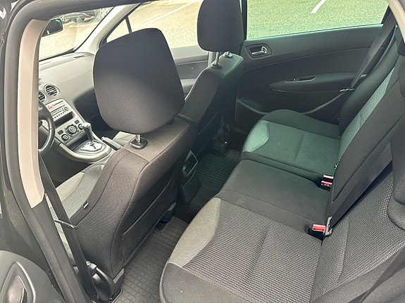 Peugeot 308 SW 10 of 16