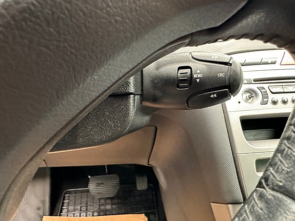 Peugeot 308 SW 14 of 16