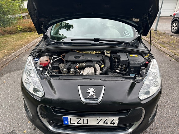 Peugeot 308 SW 8 of 16