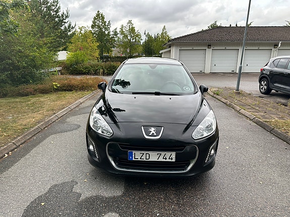 Peugeot 308 SW 15 of 16