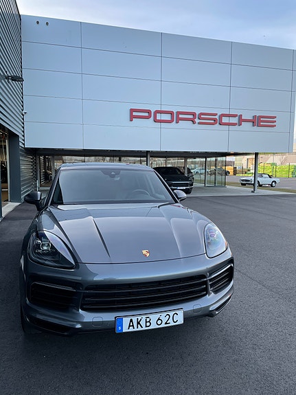 Porsche Cayenne 2 of 4