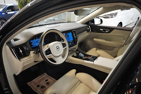 Volvo V60 2 of 28