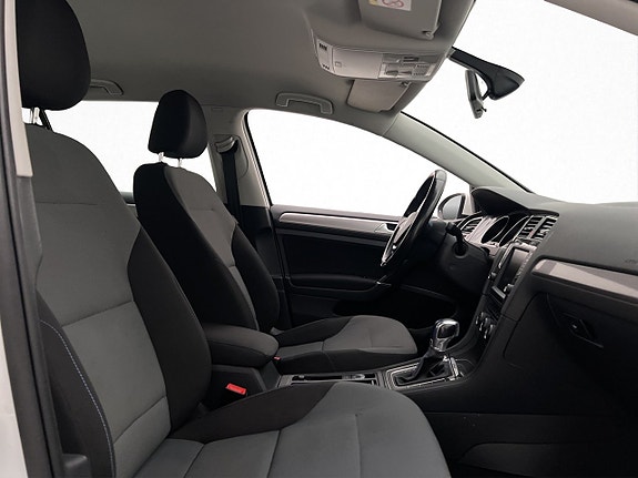 Volkswagen e-Golf VII 10 of 26